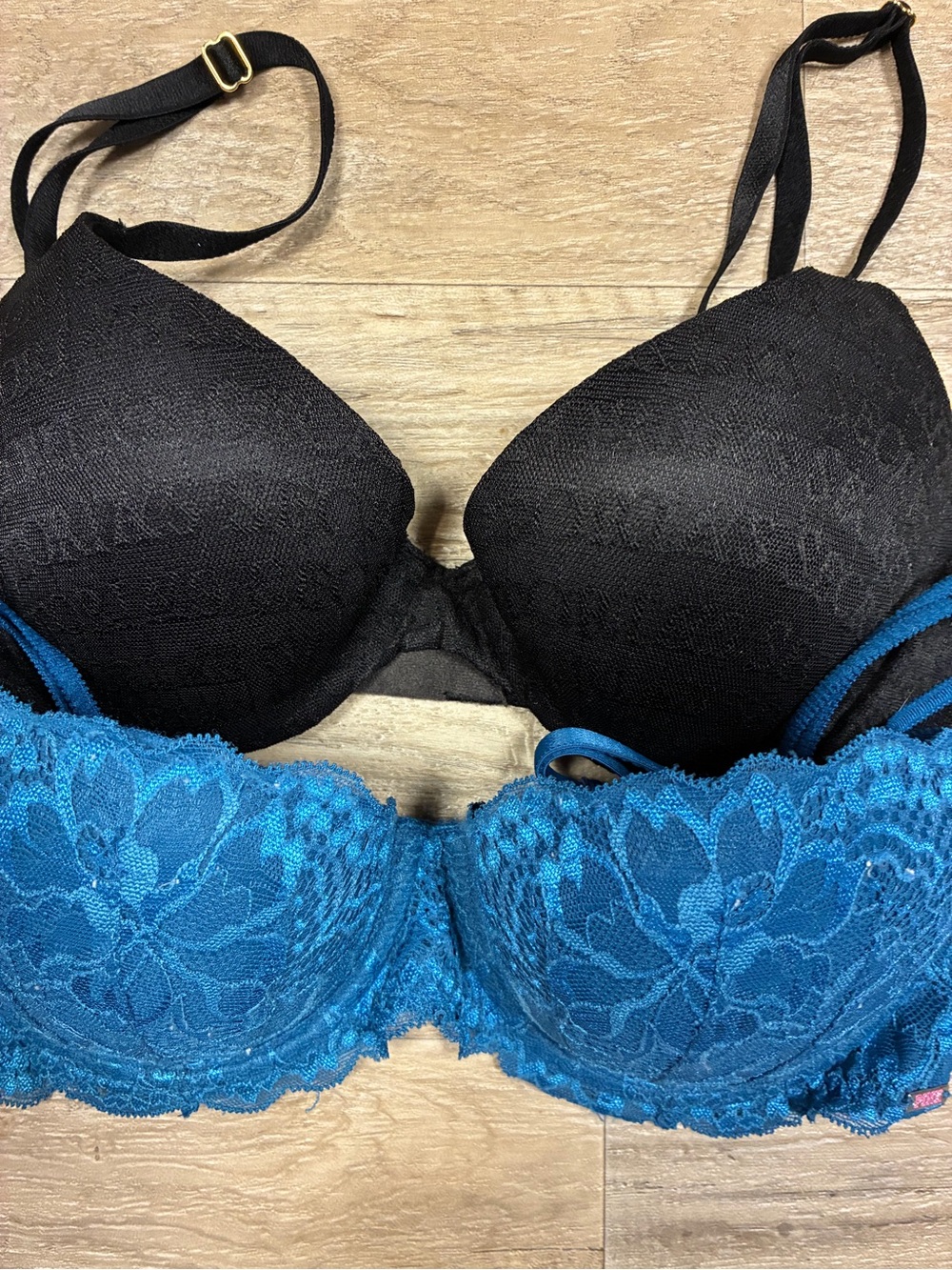 Victoria Secret 2 Push Up Bras PINK Date Logo Lace - Picture 5 of 11